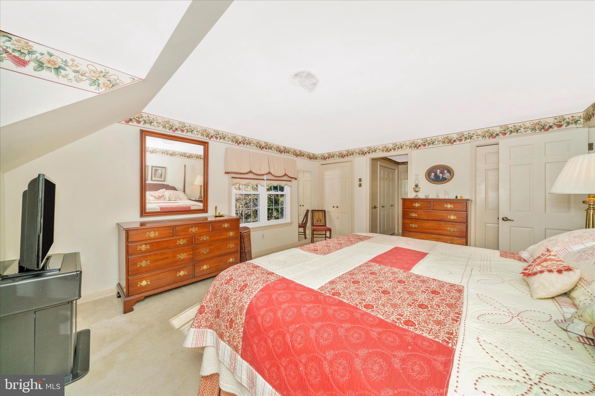 1900 MAPLEWOOD DRIVE