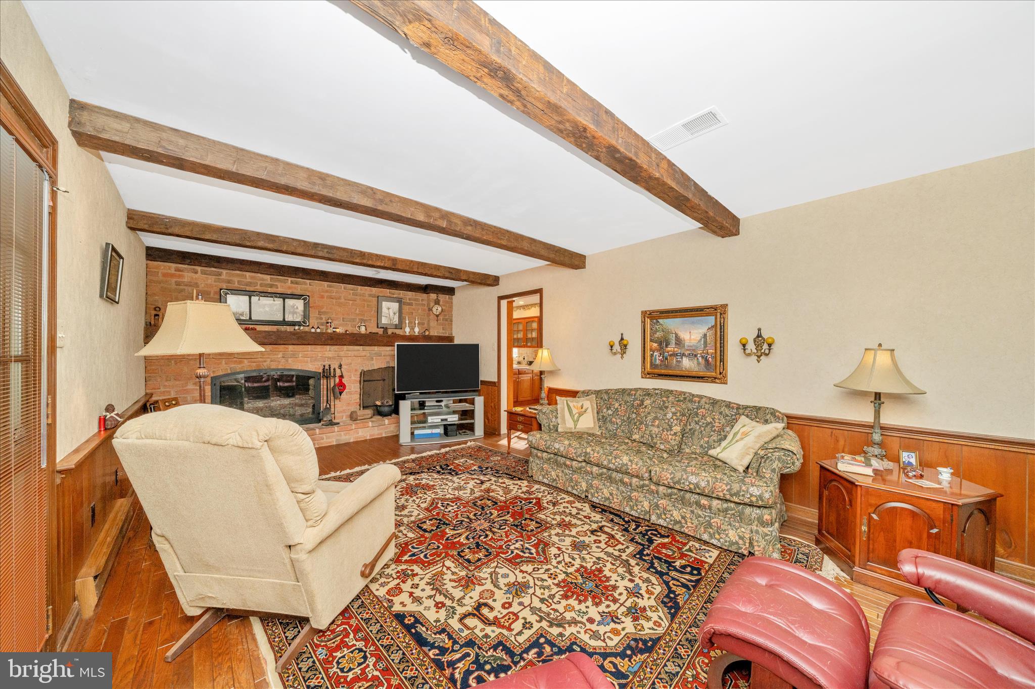 1900 MAPLEWOOD DRIVE
