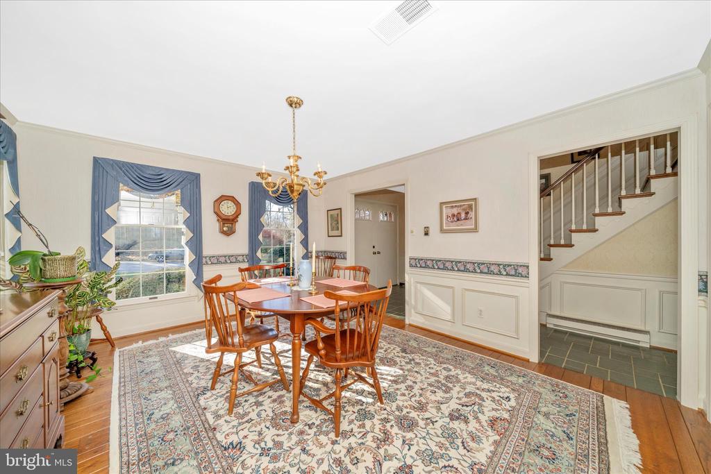1900 MAPLEWOOD DRIVE