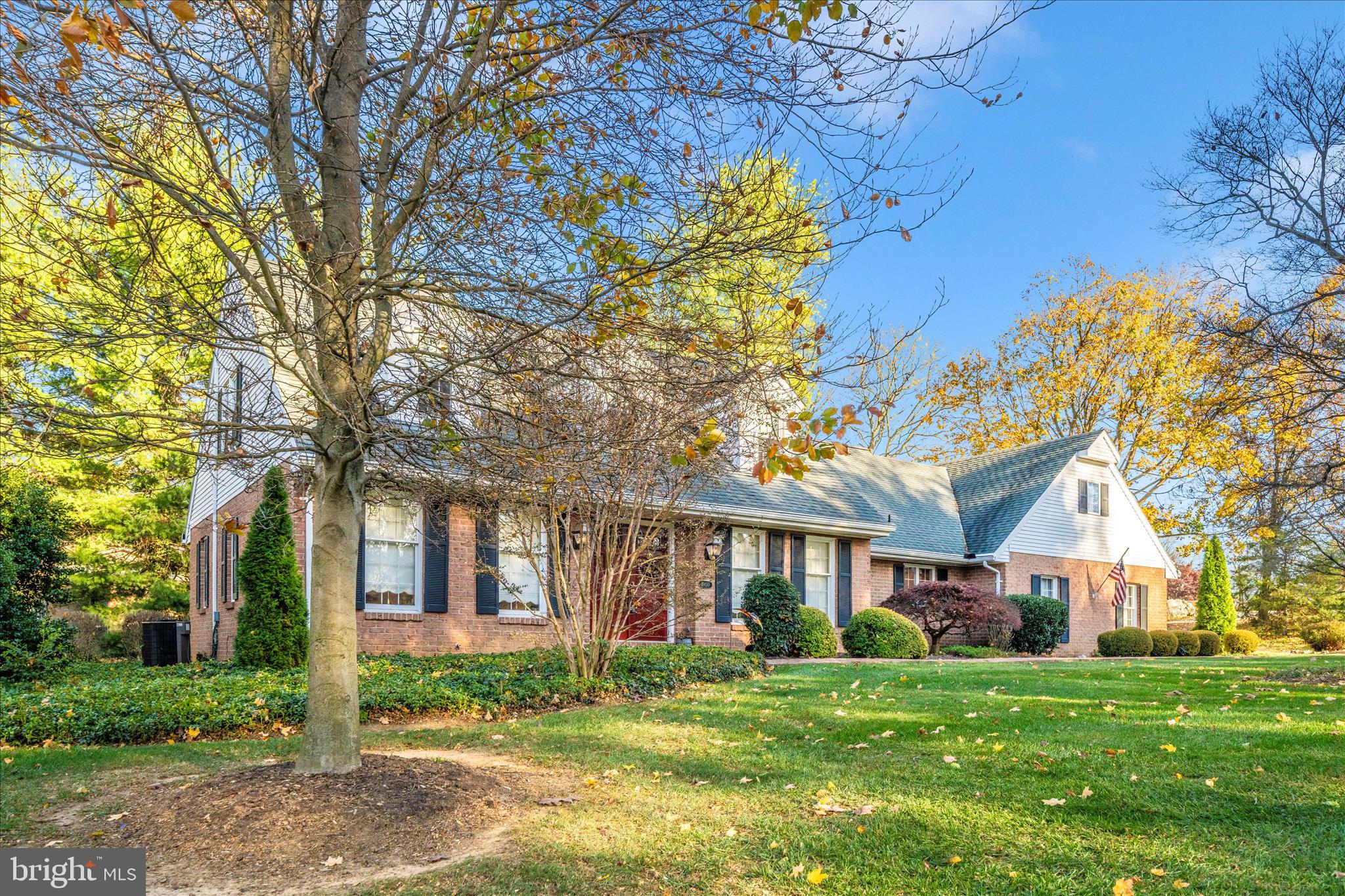 1900 MAPLEWOOD DRIVE