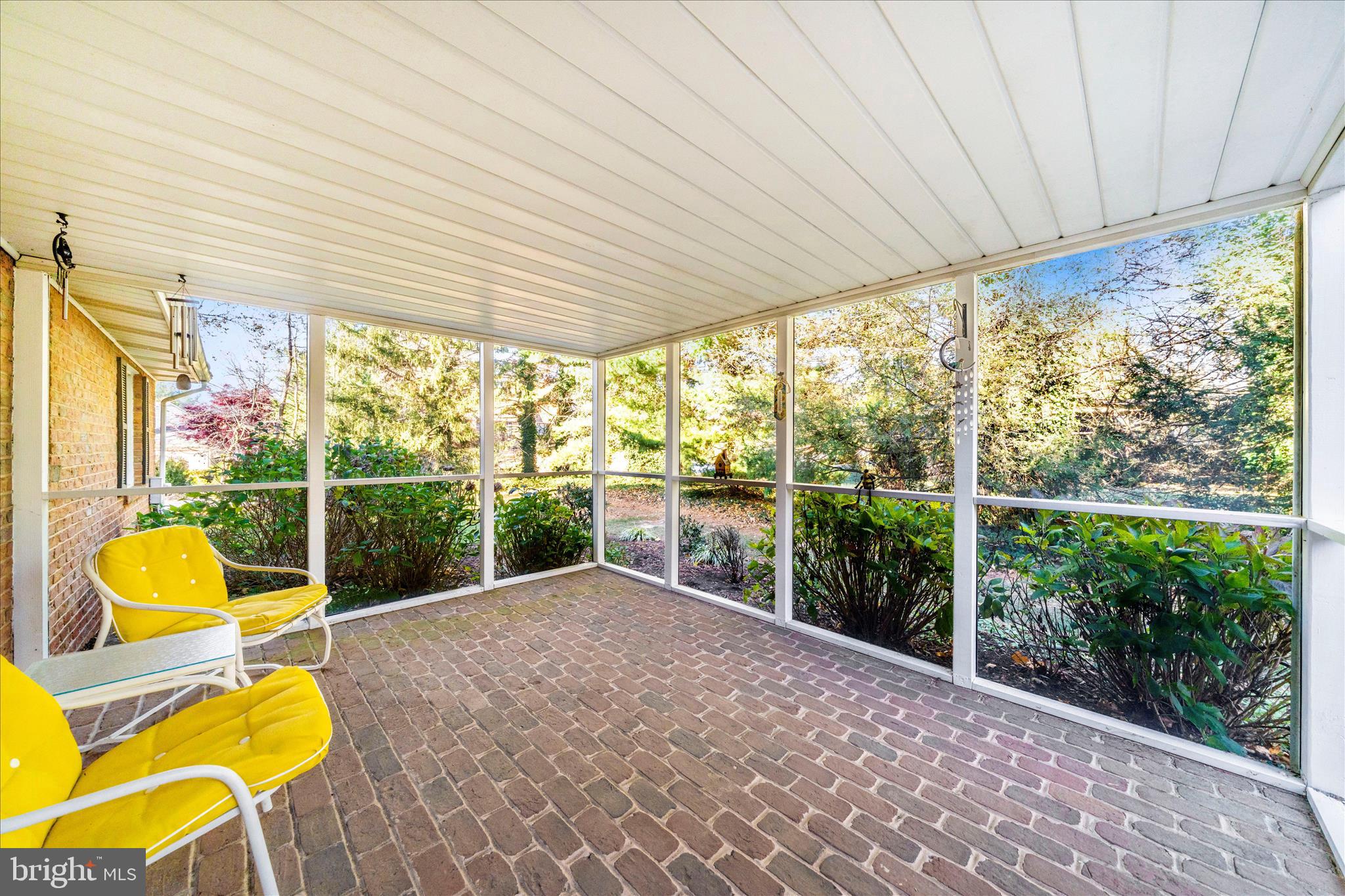 1900 MAPLEWOOD DRIVE