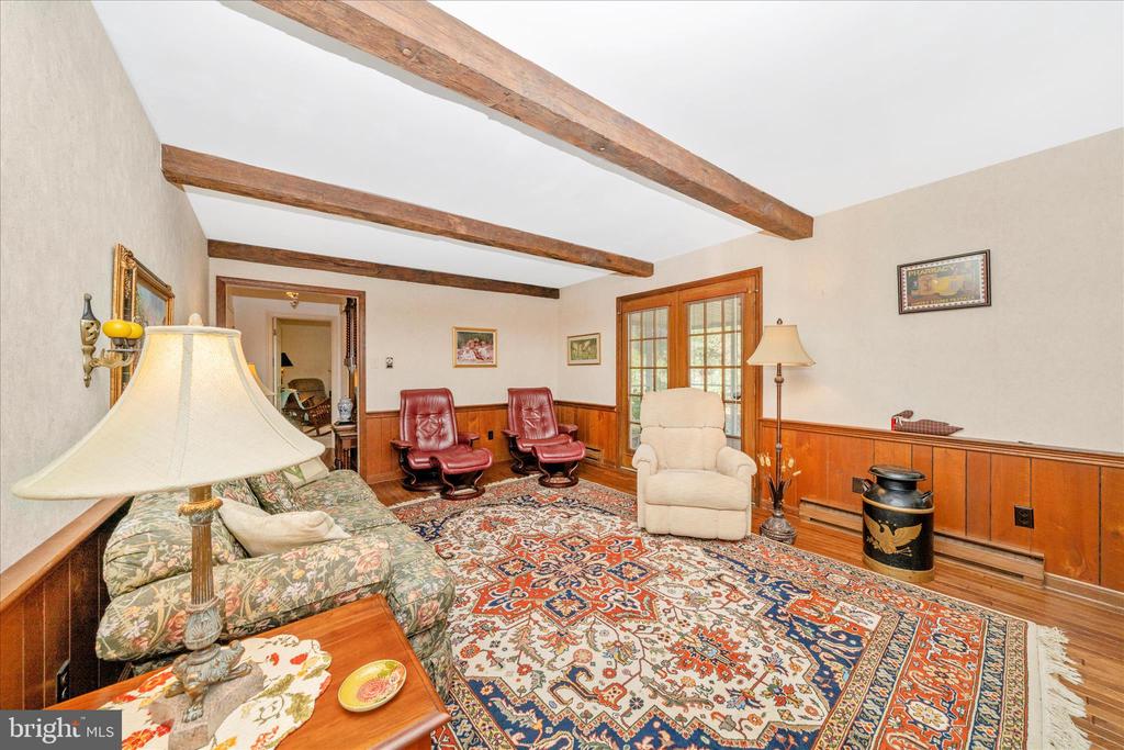1900 MAPLEWOOD DRIVE