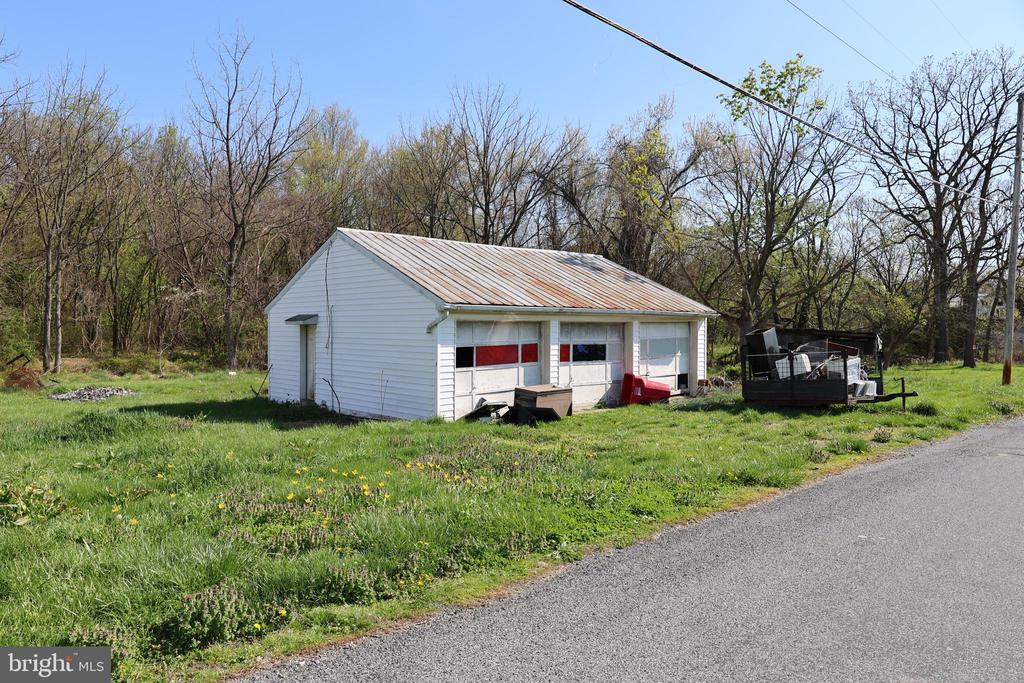 6213 APPLETOWN ROAD