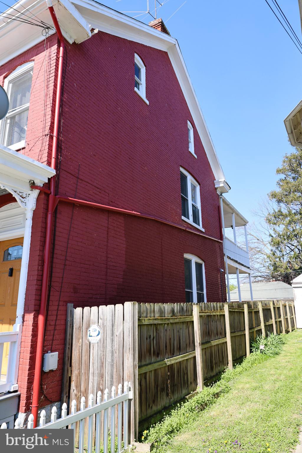 427 N MULBERRY STREET