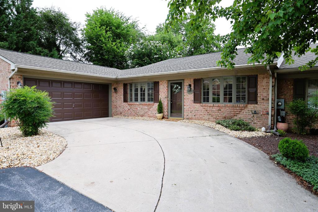 1025 MATTHEW COURT