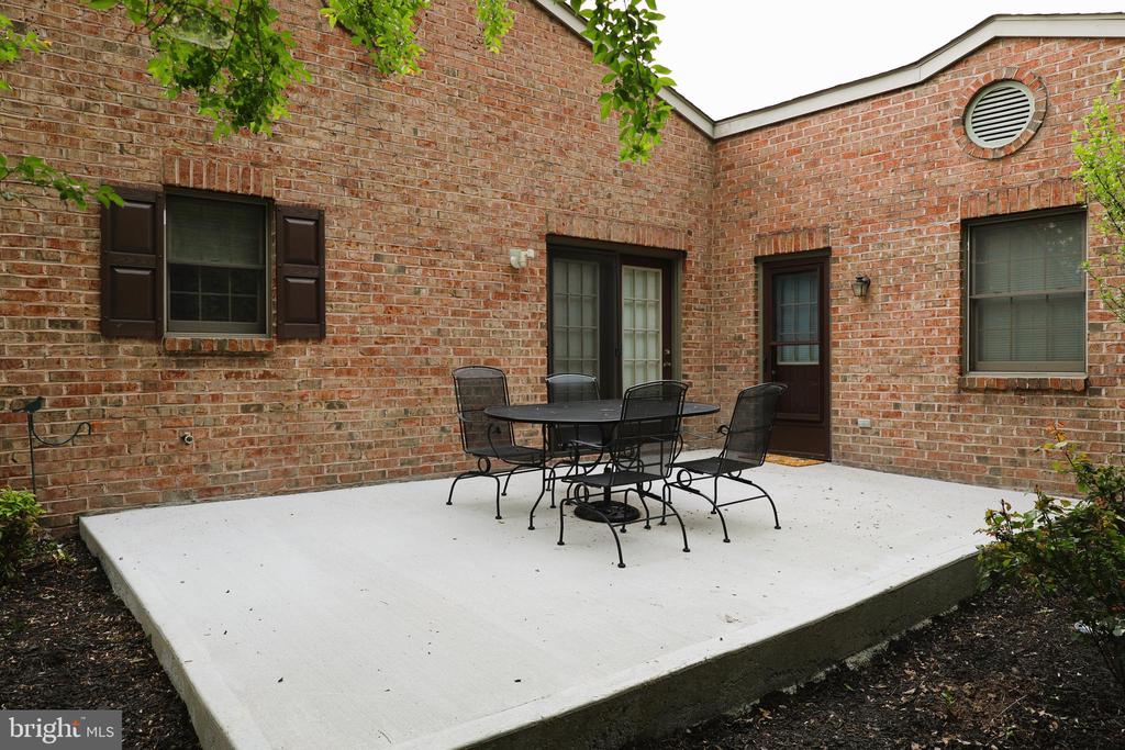 1025 MATTHEW COURT