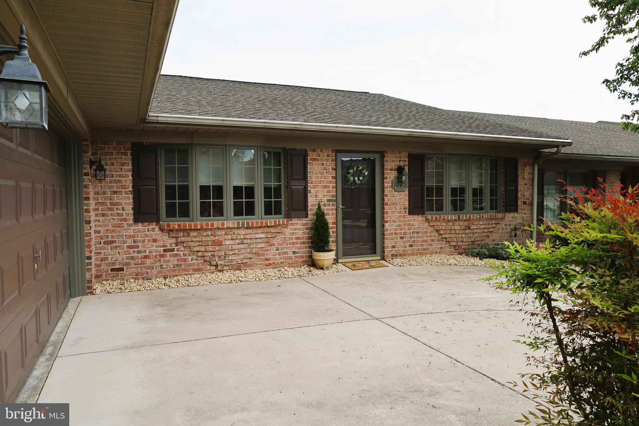 1025 MATTHEW COURT