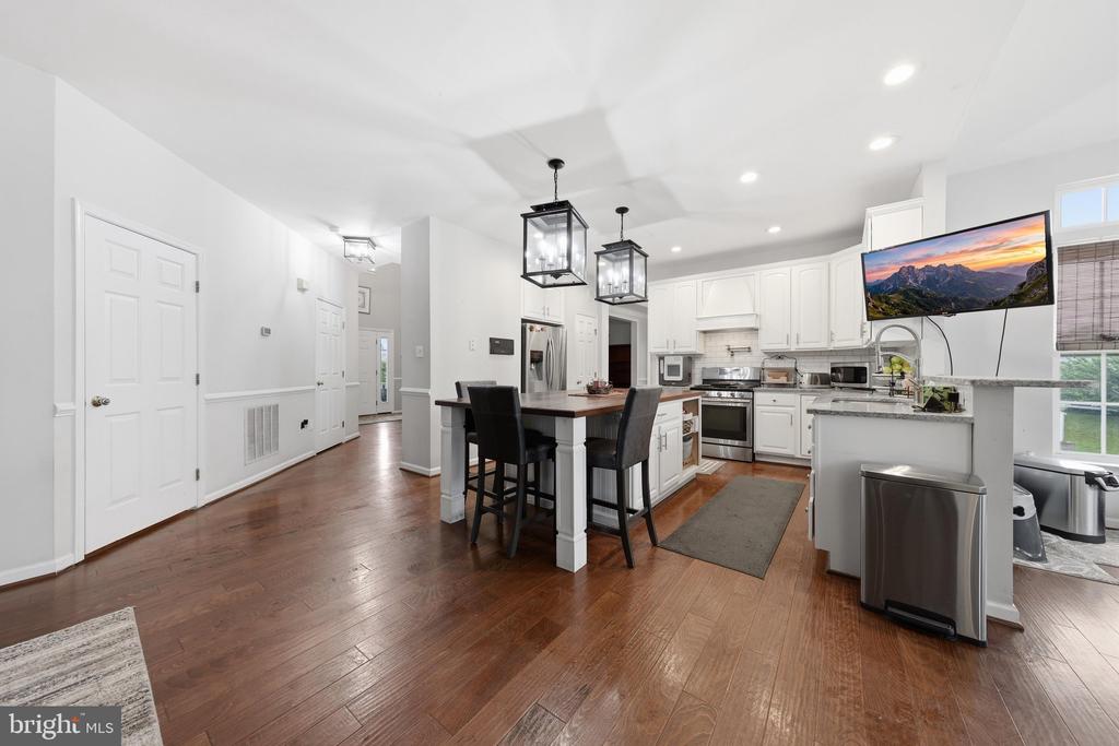 20025 BABYLON COURT