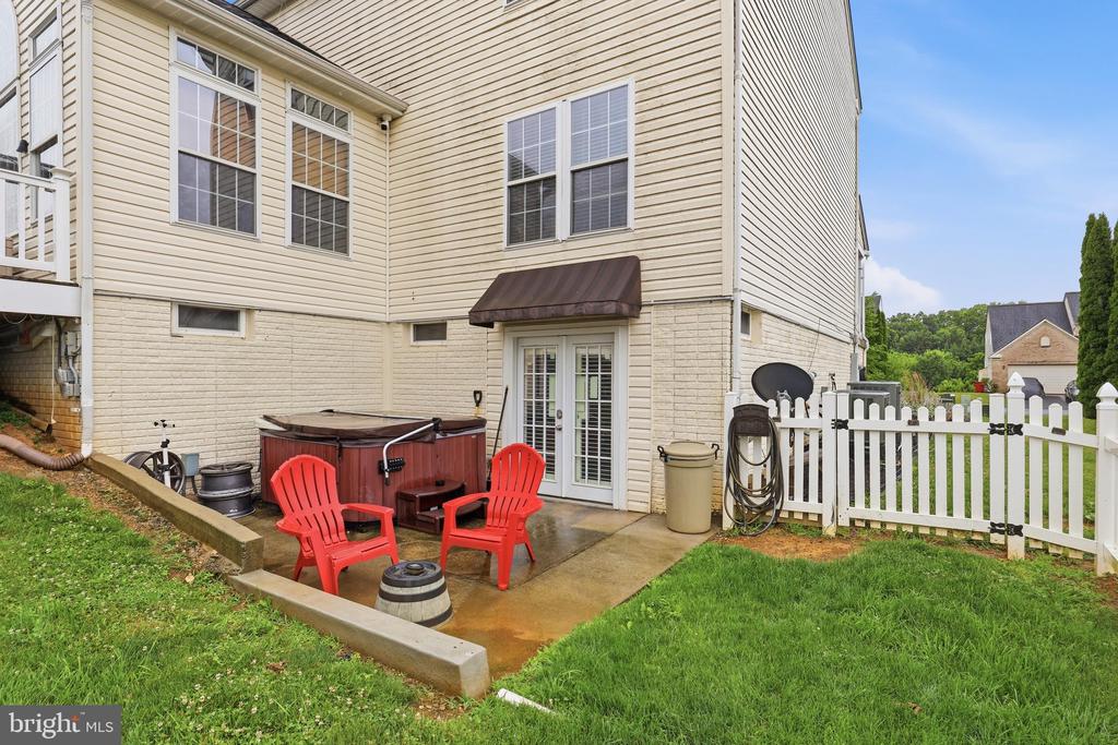 20025 BABYLON COURT