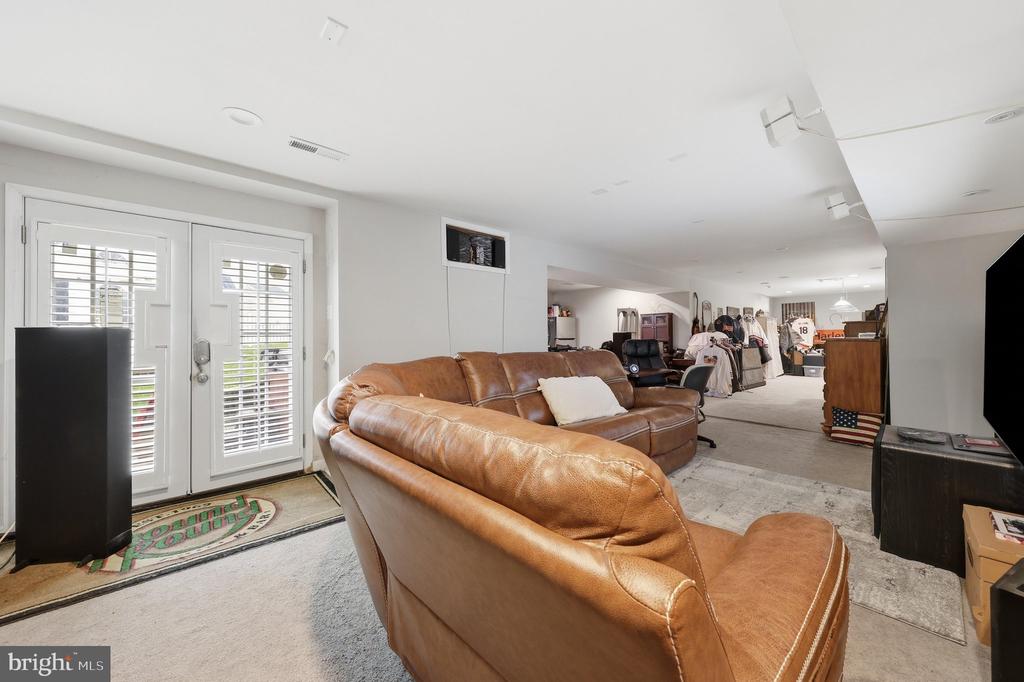 20025 BABYLON COURT