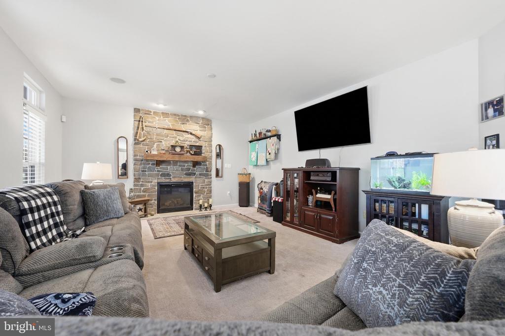 20025 BABYLON COURT