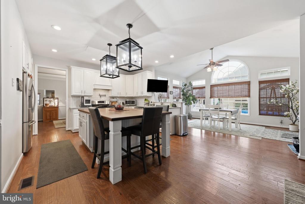 20025 BABYLON COURT