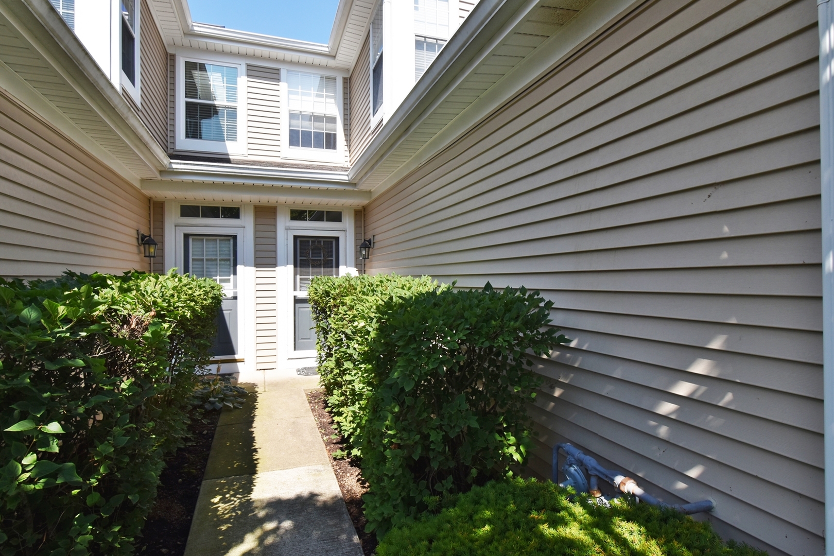 1815 Moore Court