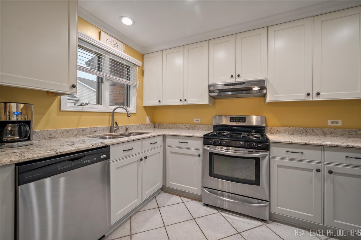 977 West Court Unit: A