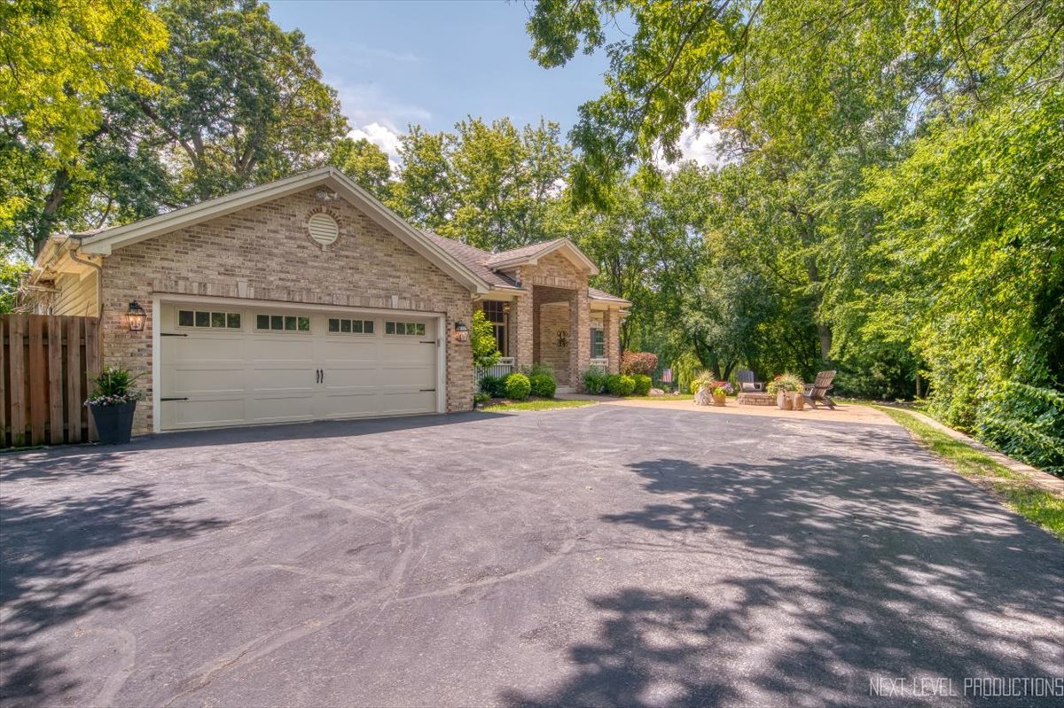 15N022 Brier Hill Road
