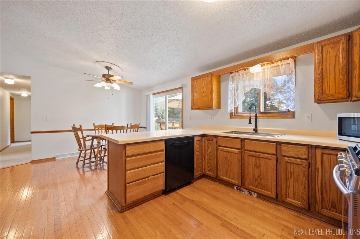 515 W Comanche Avenue