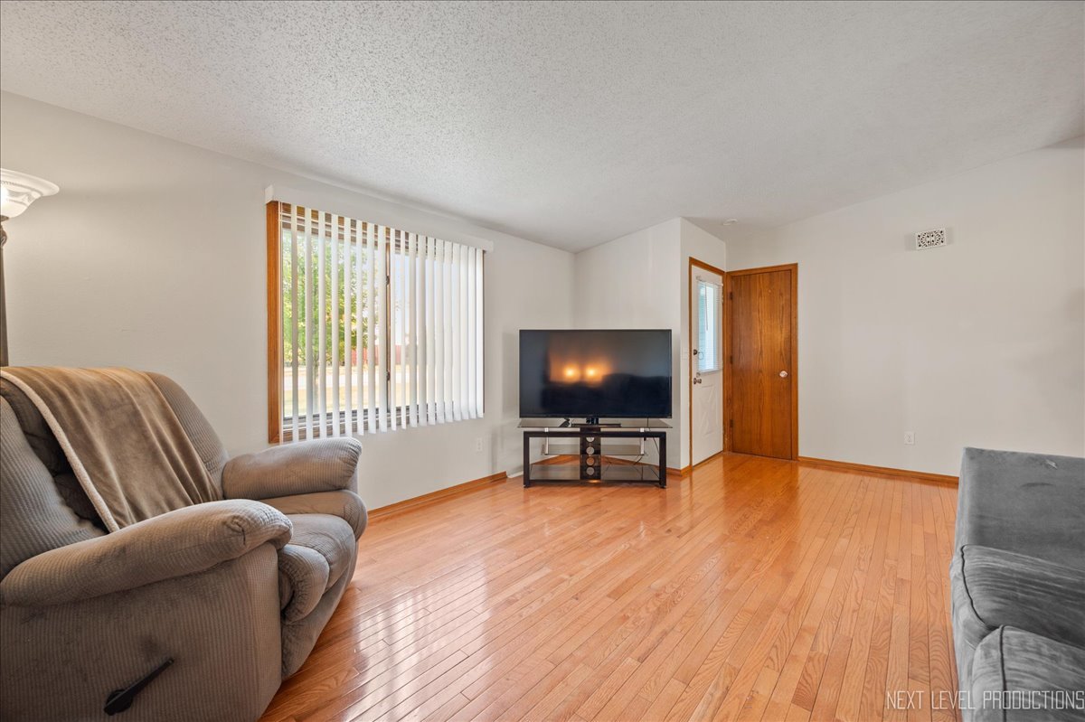 515 W Comanche Avenue