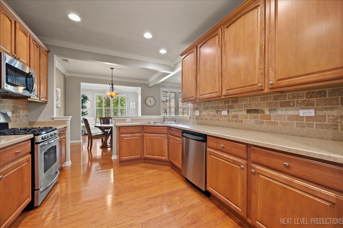 2802 Edgewater Drive