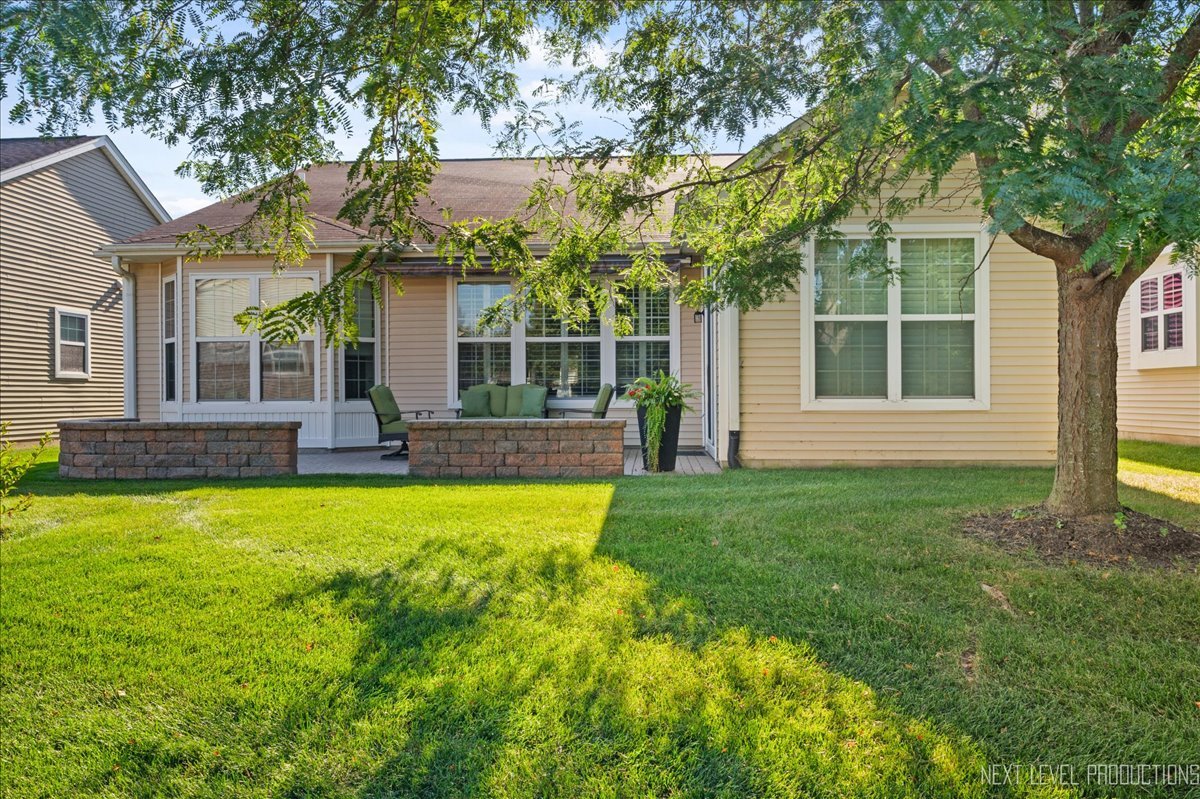 2802 Edgewater Drive