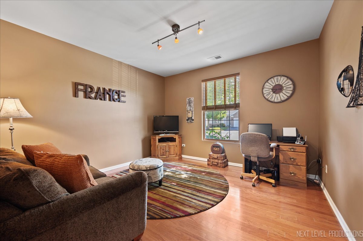 2802 Edgewater Drive