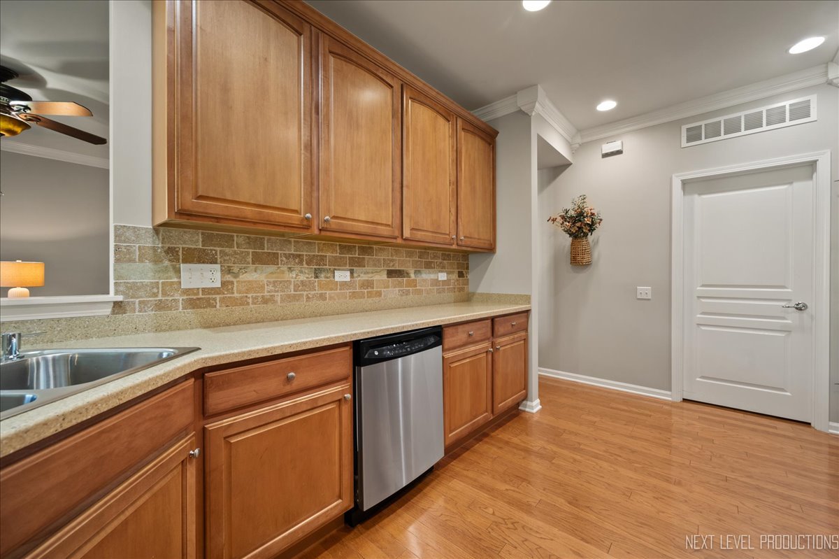 2802 Edgewater Drive