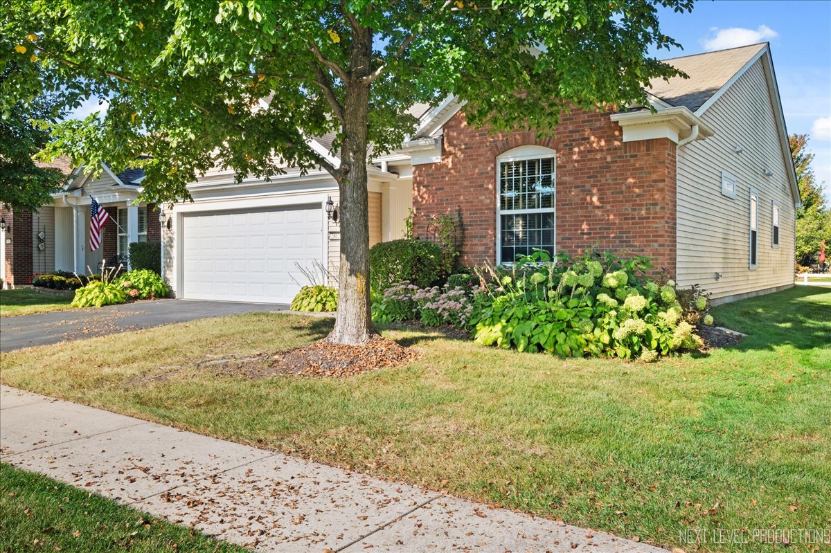2802 Edgewater Drive