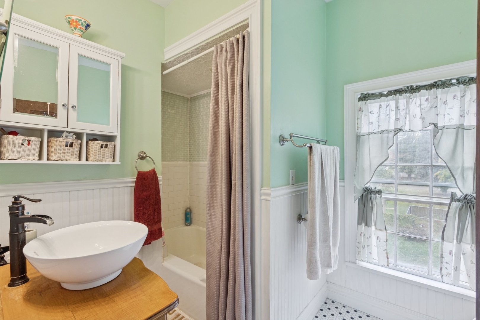 315 W Hurlbut Avenue