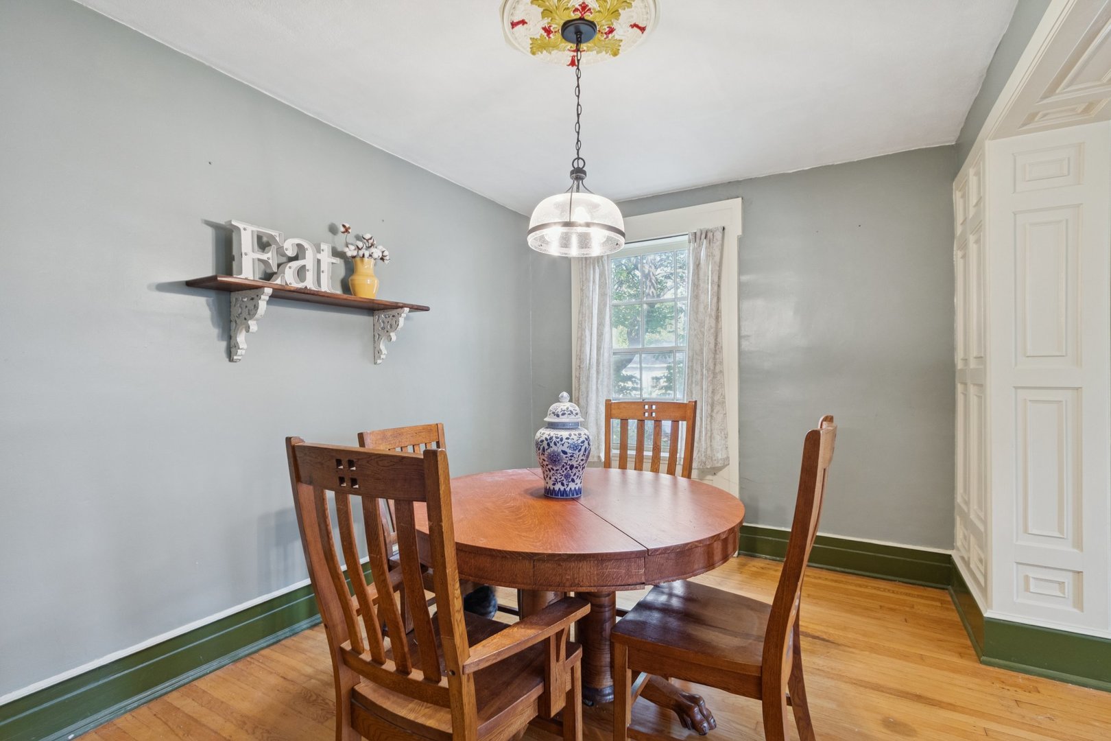 315 W Hurlbut Avenue