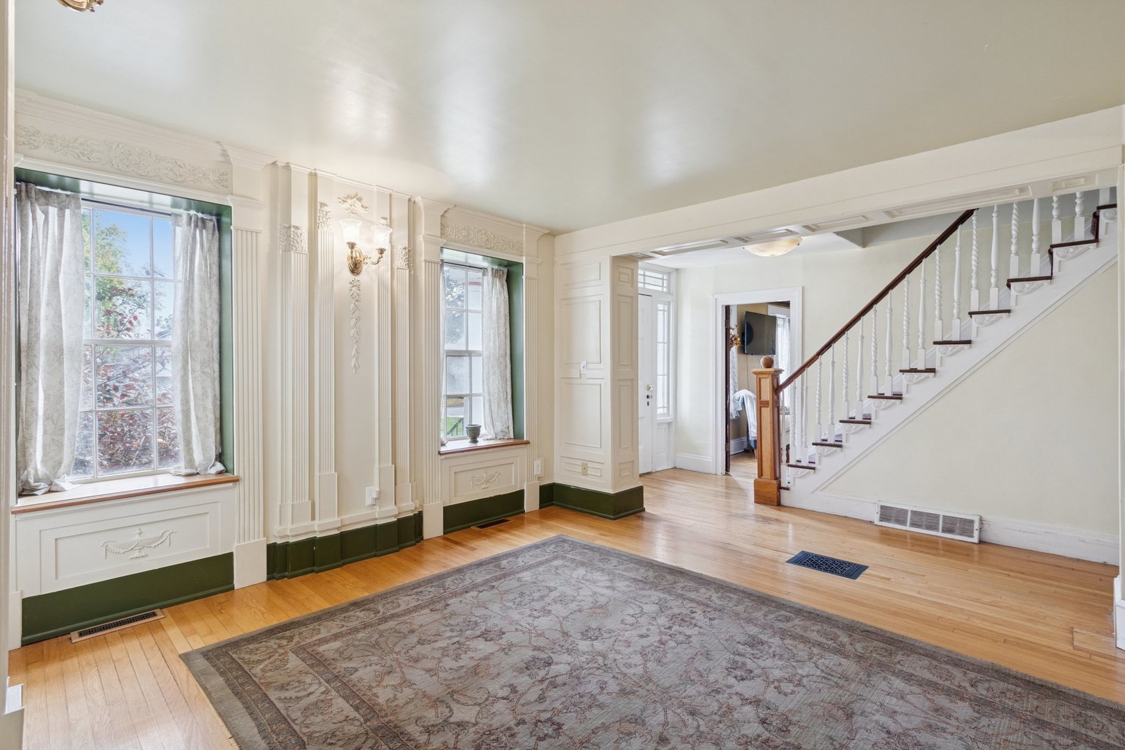 315 W Hurlbut Avenue