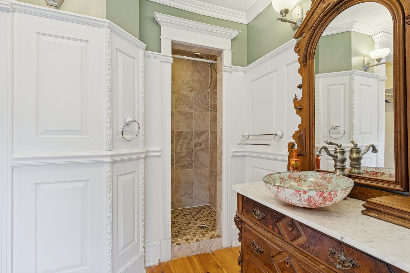 315 W Hurlbut Avenue