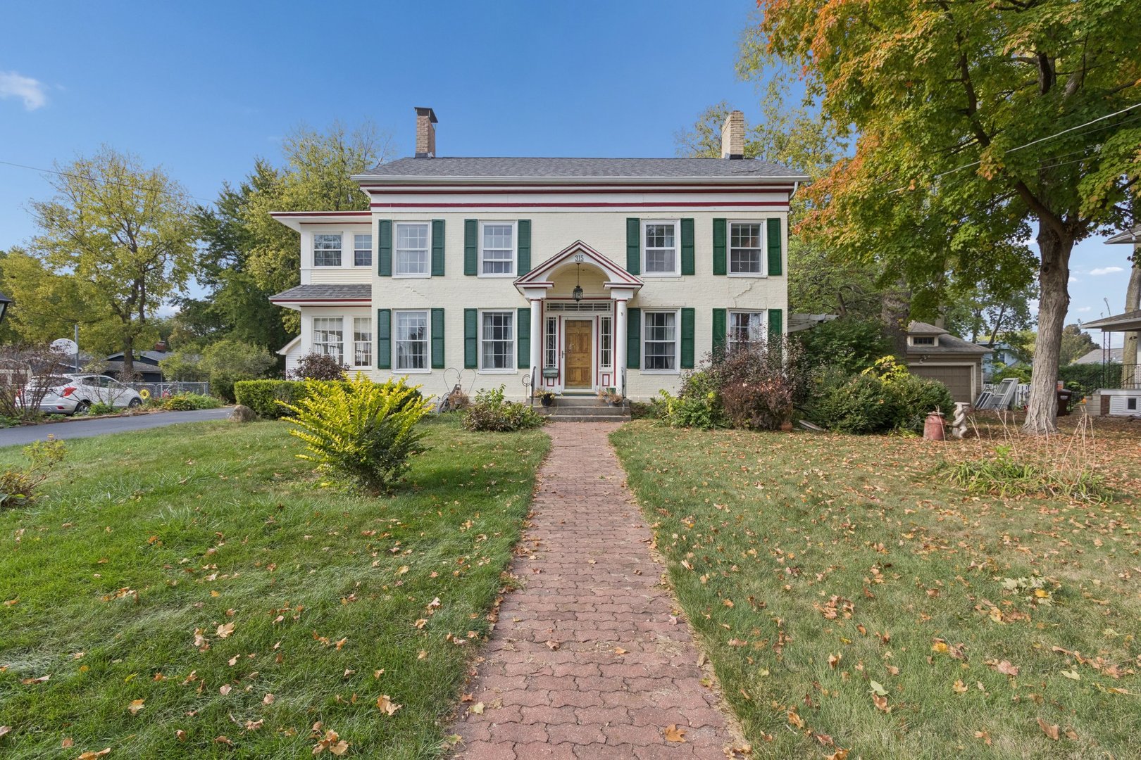 315 W Hurlbut Avenue