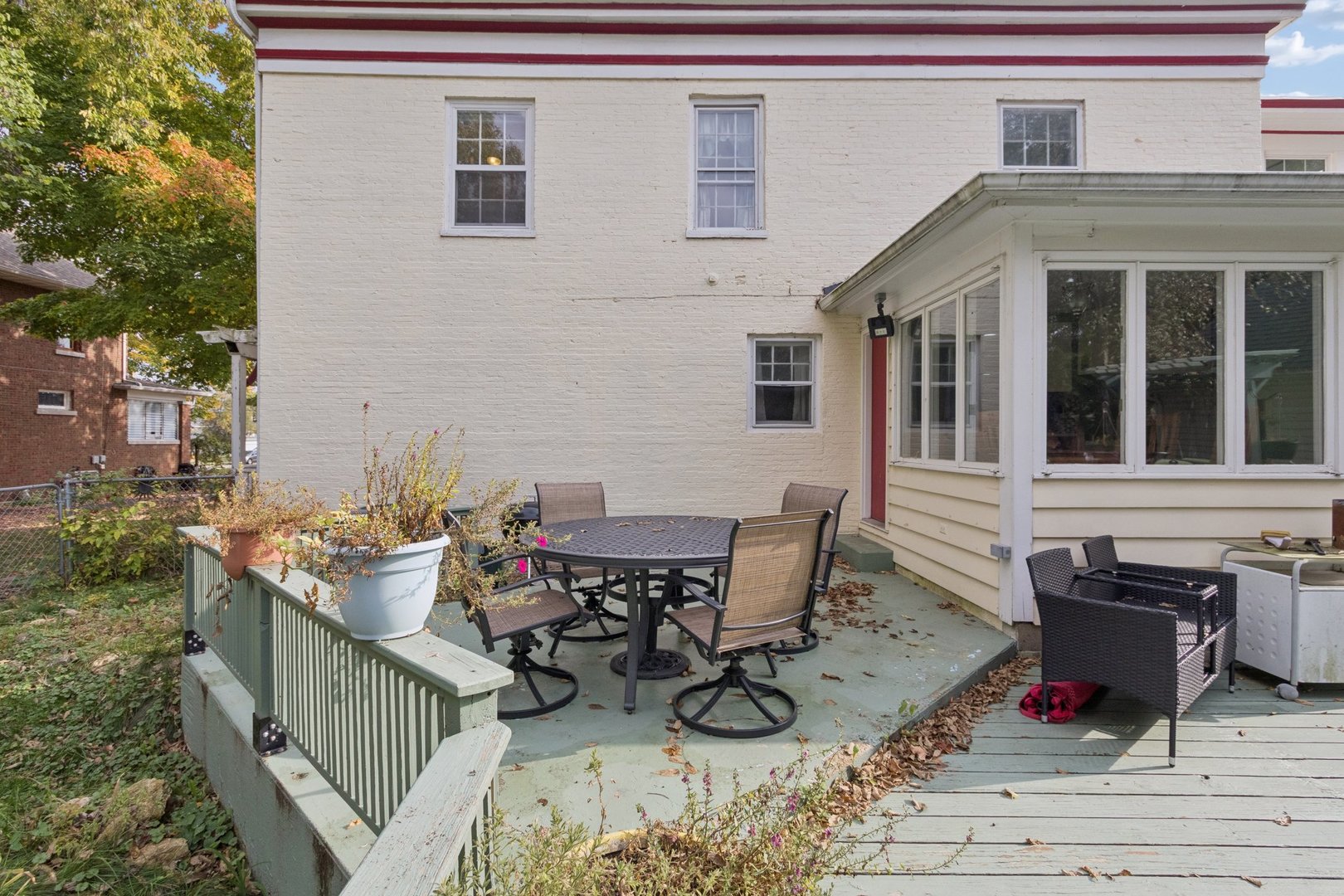 315 W Hurlbut Avenue