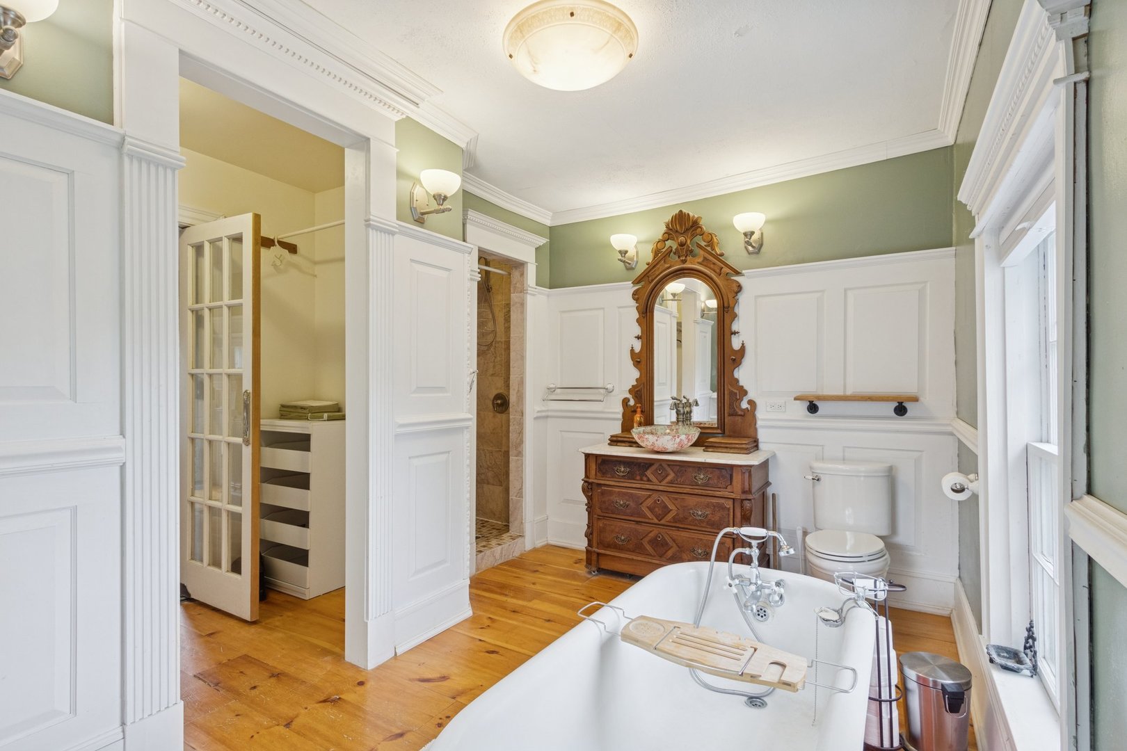 315 W Hurlbut Avenue