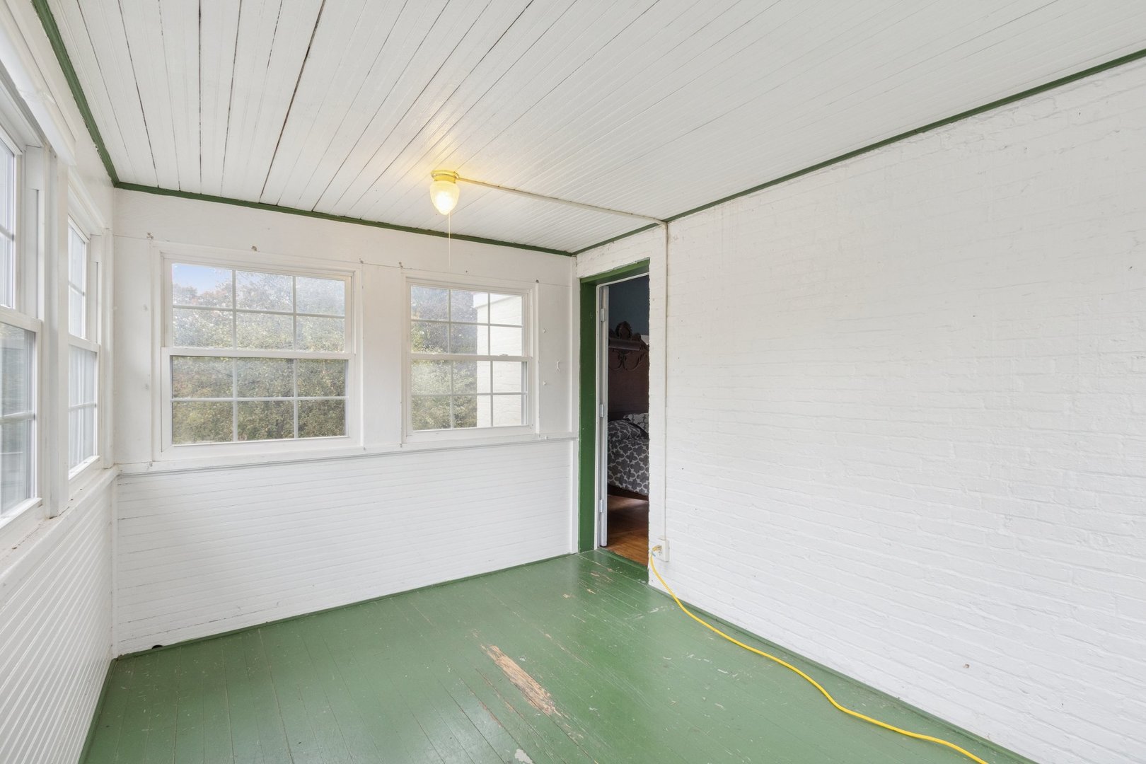 315 W Hurlbut Avenue