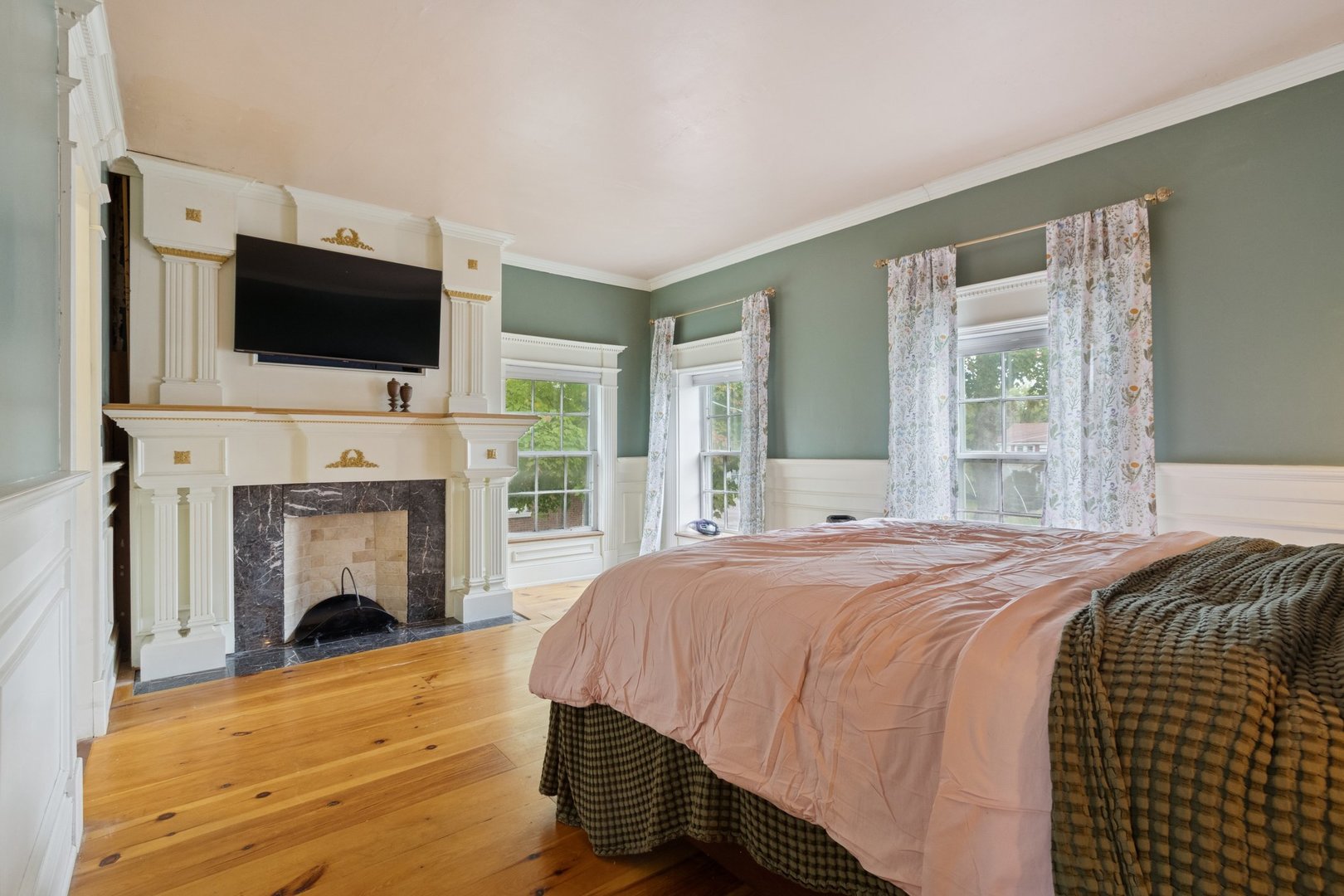 315 W Hurlbut Avenue