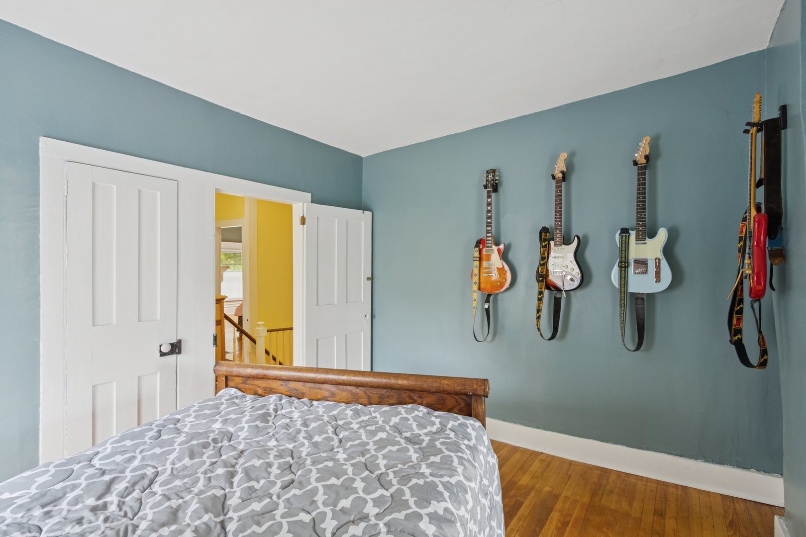 315 W Hurlbut Avenue