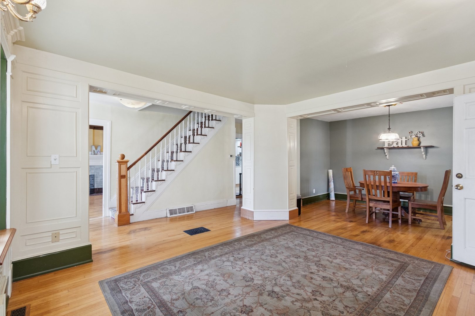 315 W Hurlbut Avenue