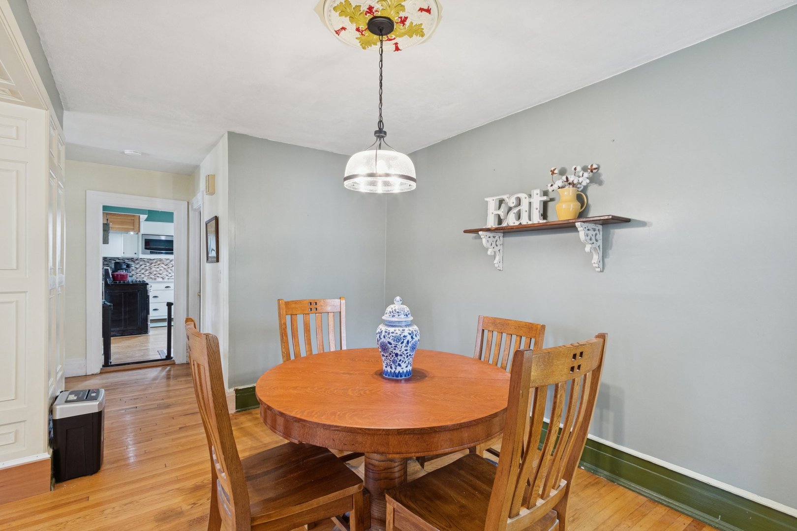 315 W Hurlbut Avenue