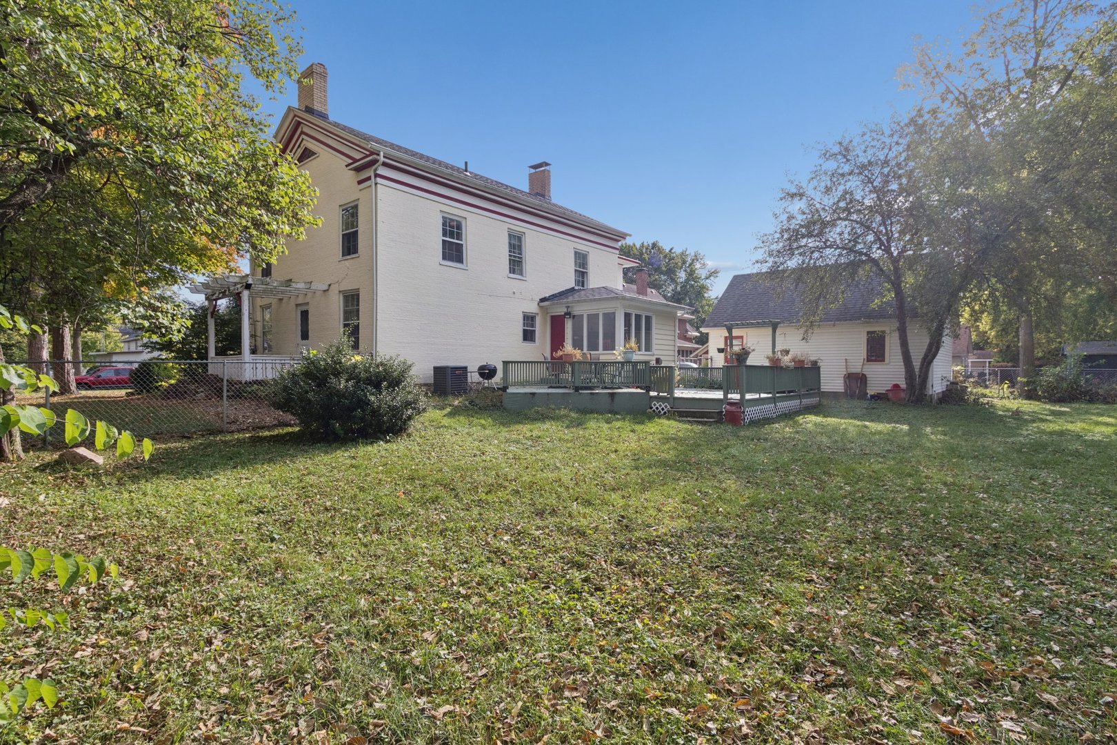 315 W Hurlbut Avenue