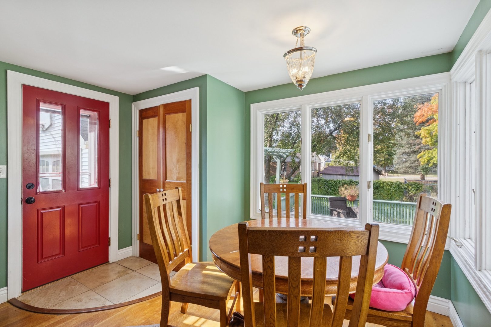 315 W Hurlbut Avenue