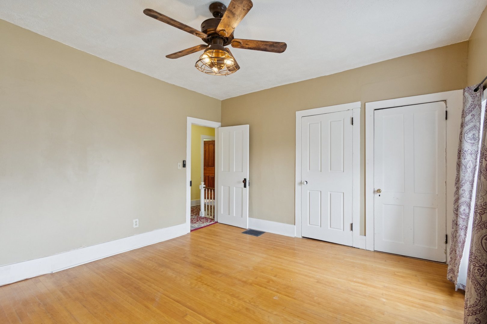 315 W Hurlbut Avenue