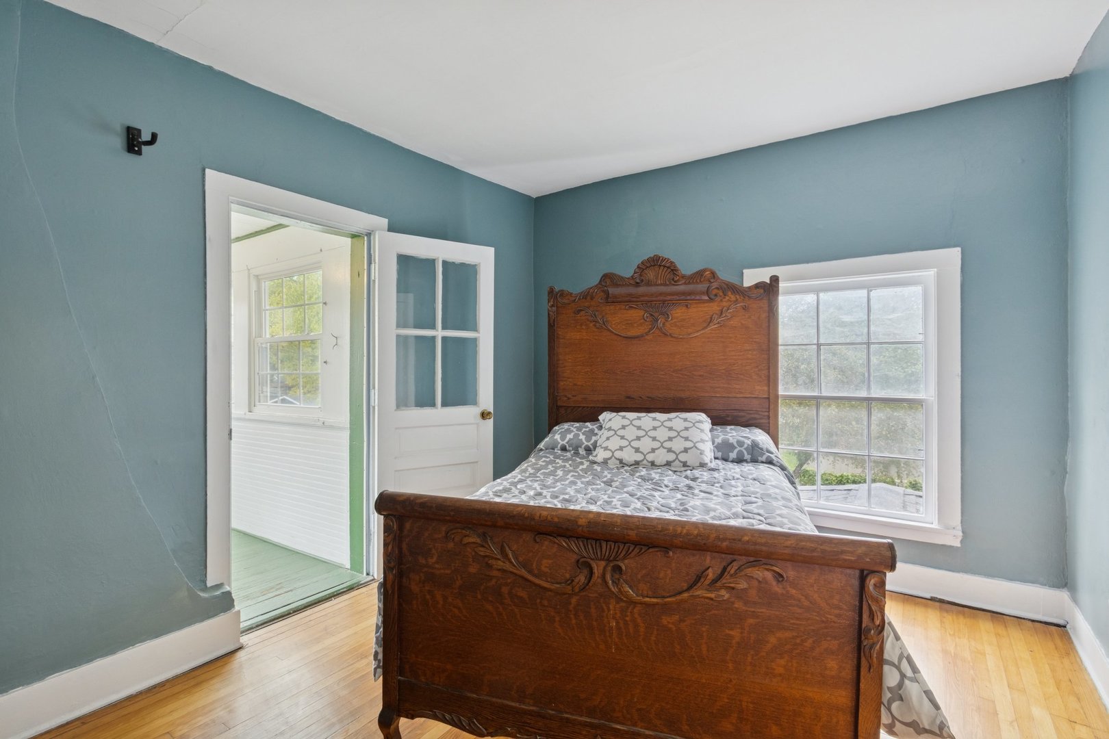 315 W Hurlbut Avenue