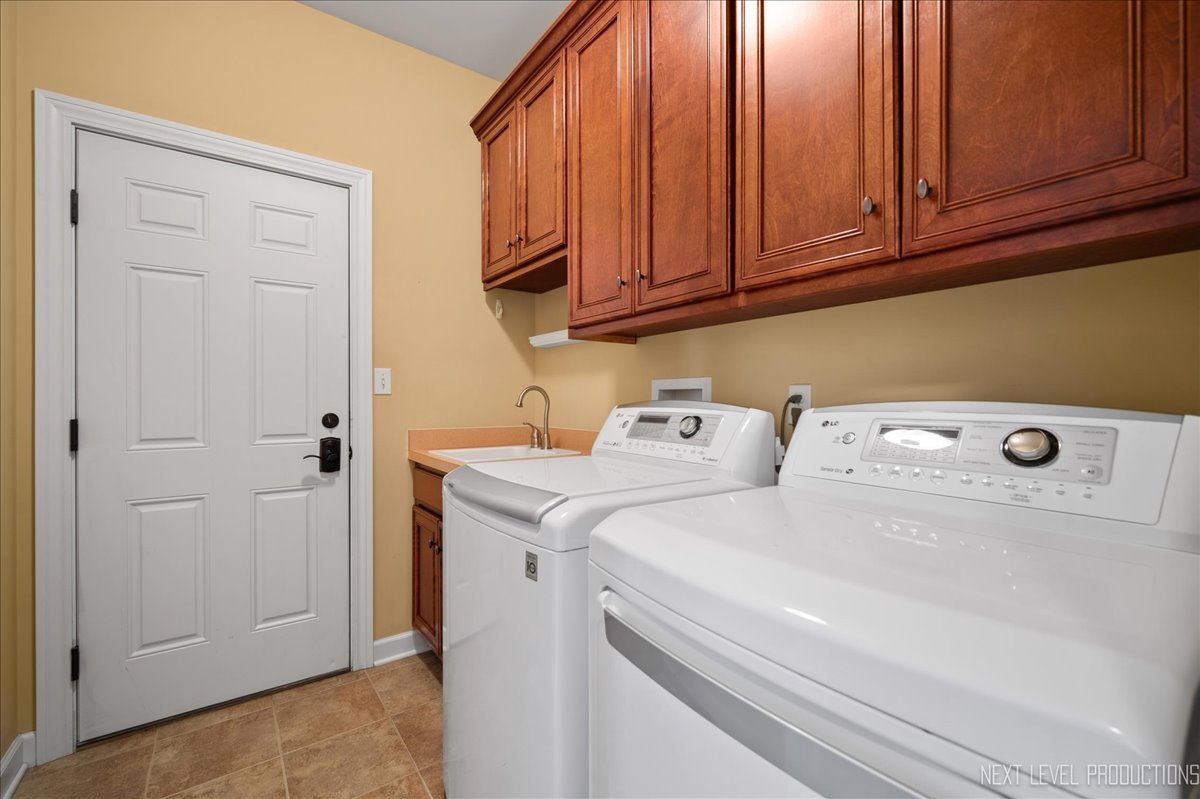 38W533 BERQUIST Drive