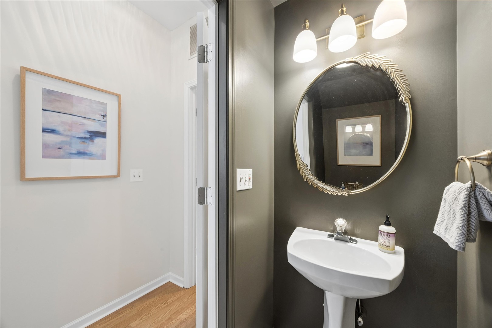 121 S Barton Trail