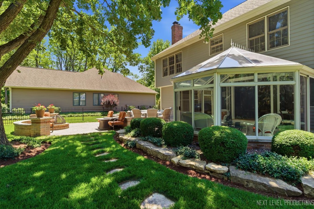 990 Pinecrest Drive