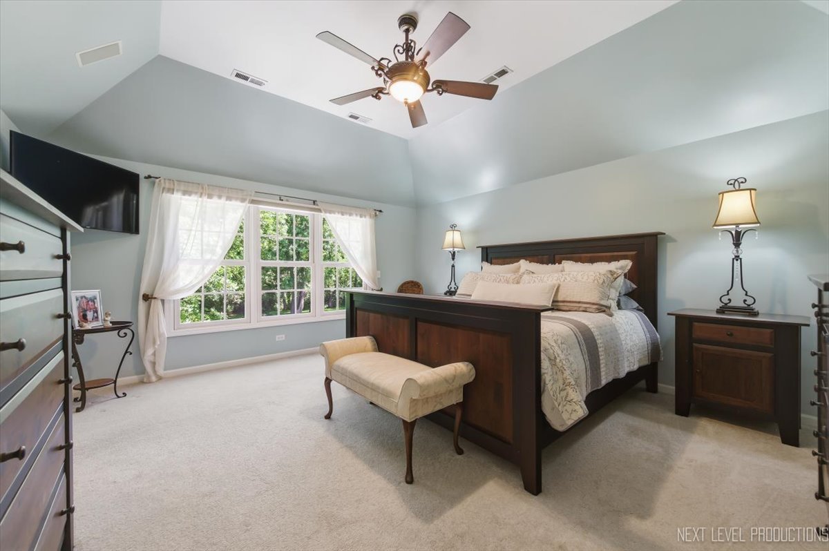 990 Pinecrest Drive