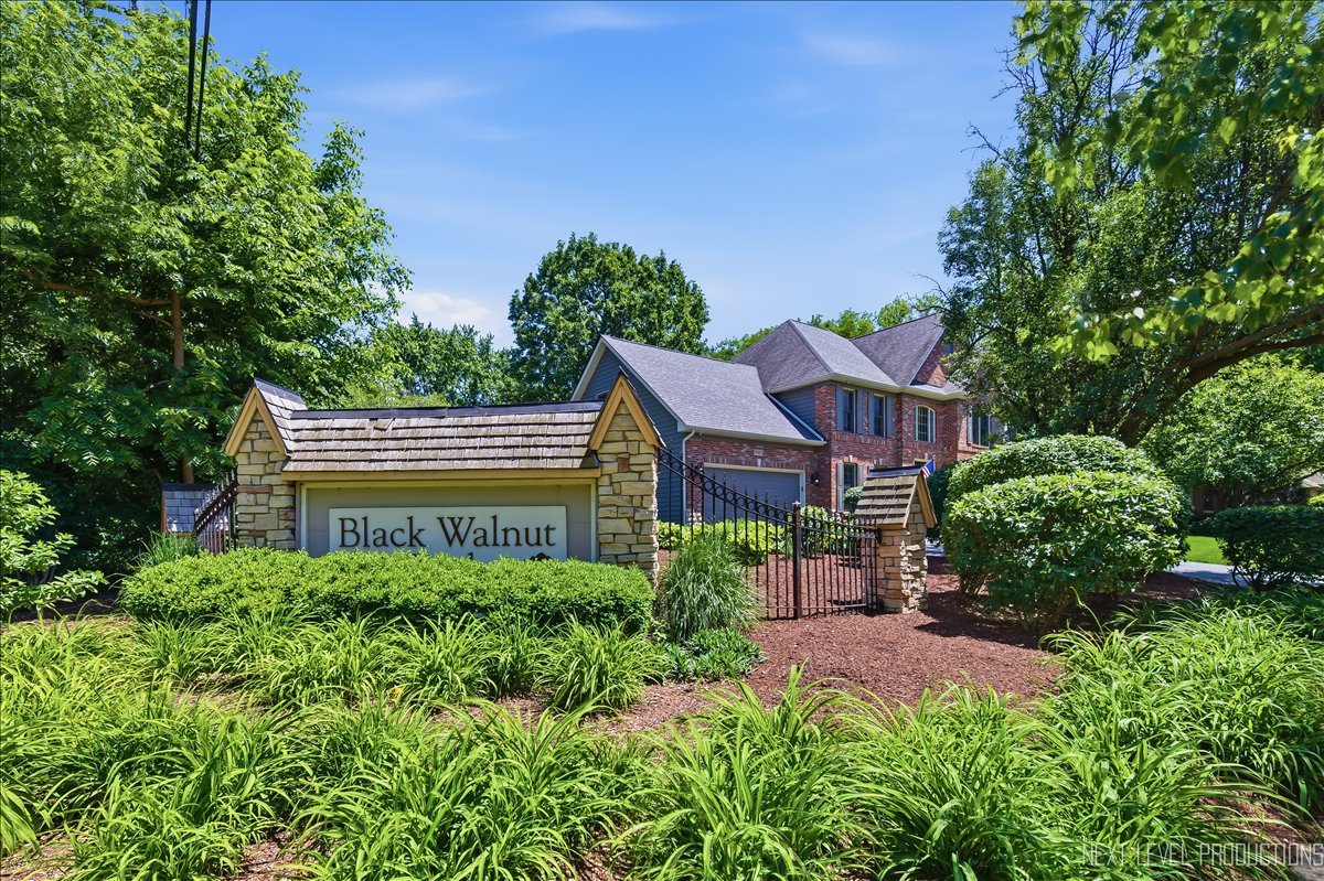 990 Pinecrest Drive