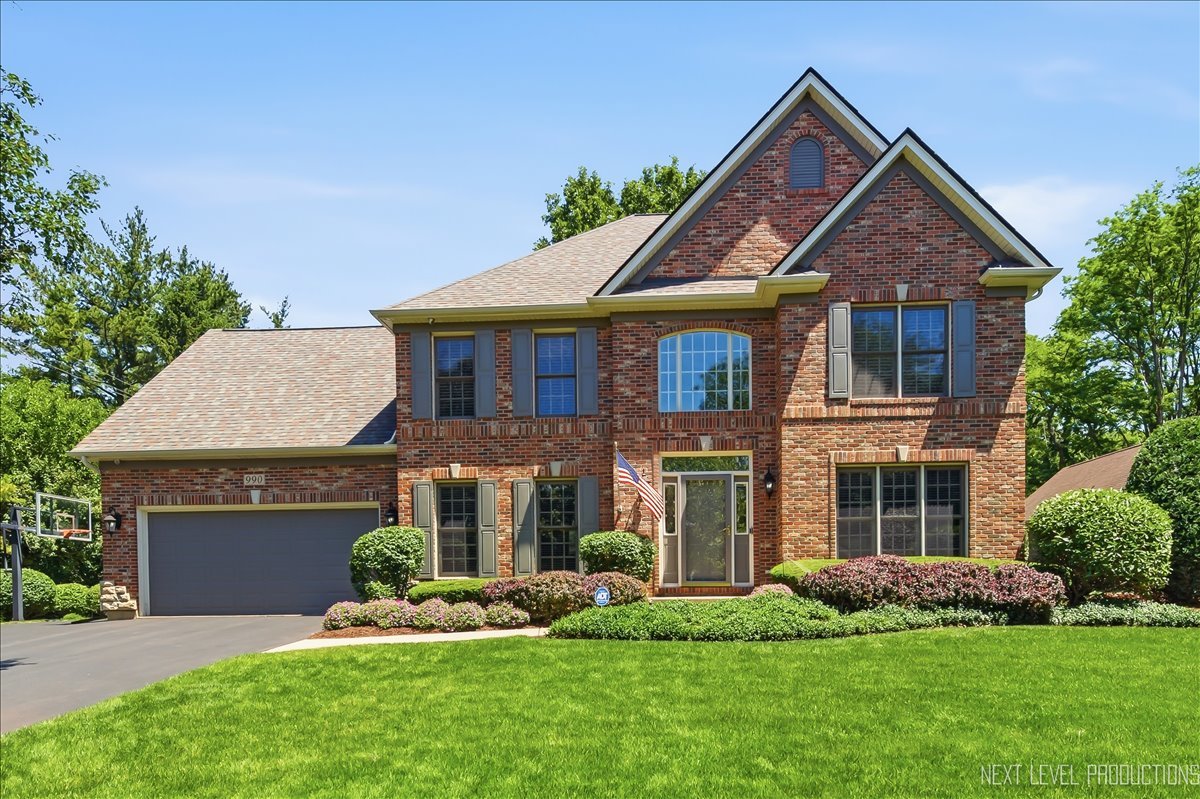 990 Pinecrest Drive