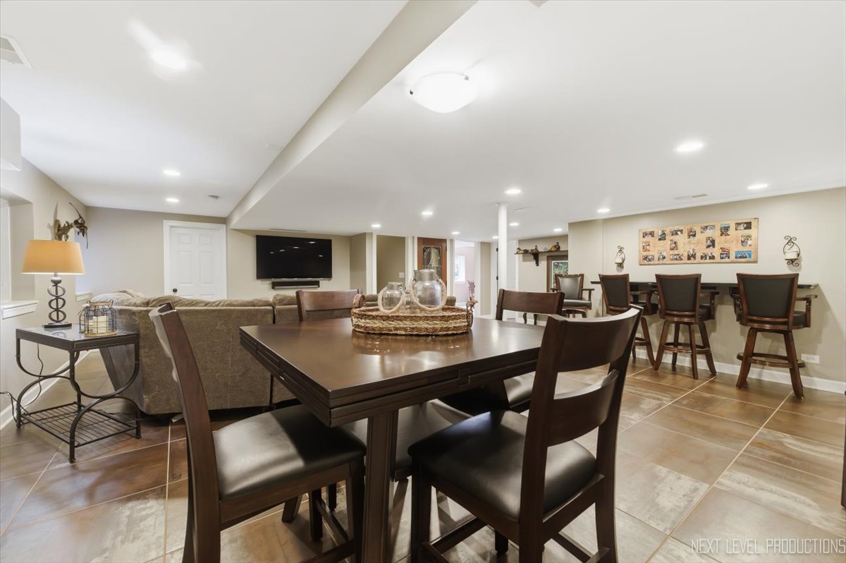 990 Pinecrest Drive