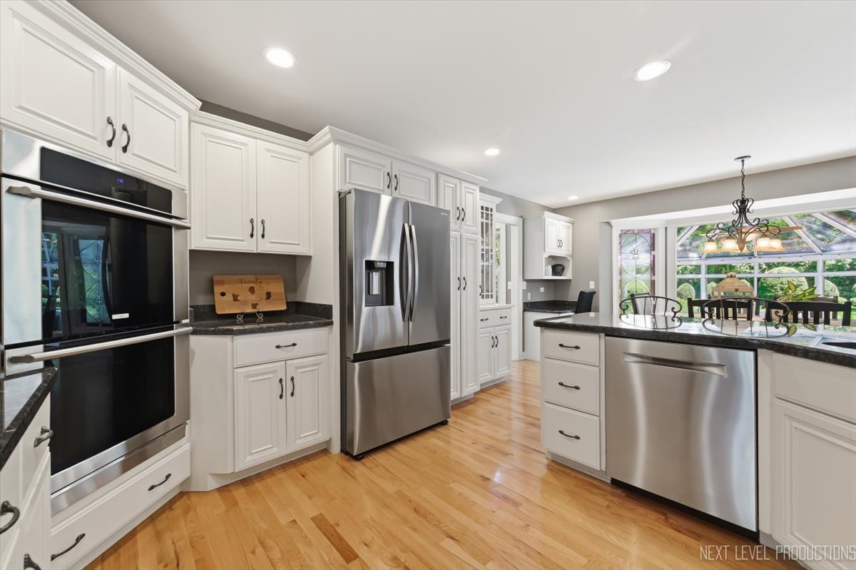990 Pinecrest Drive